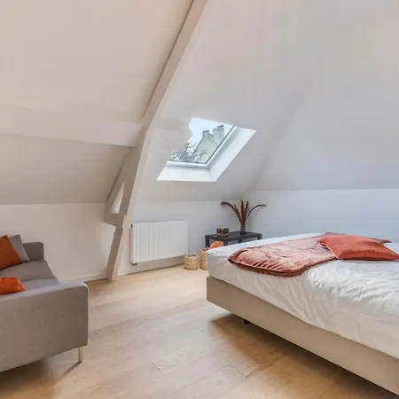 Sersea - Spacious House In With Garage *