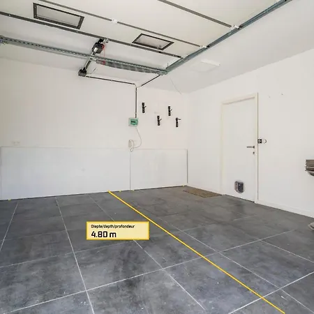 Sersea - Spacious House In With Garage بيت للعطل